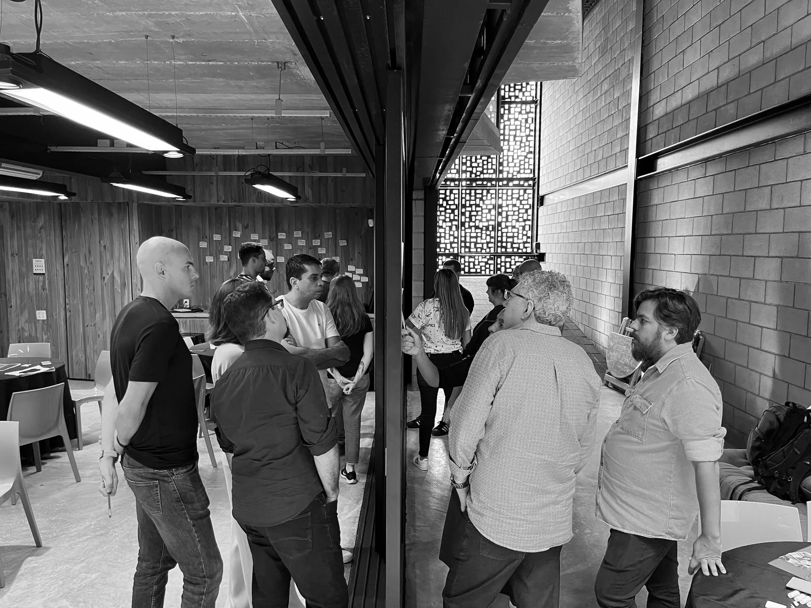 Espaço de workshop colaborativo com ferramentas visuais de estratégia em Curitiba